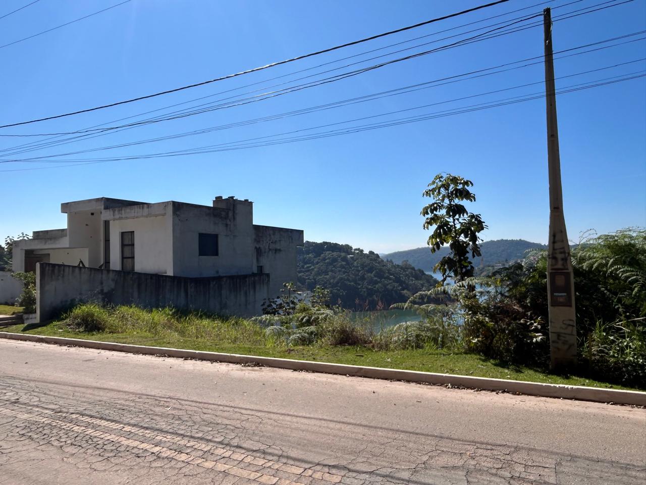 Lote E57 Exclusivo pé na água com acesso direto à represa Condomínio Águas de Igaratá - Imagem 2